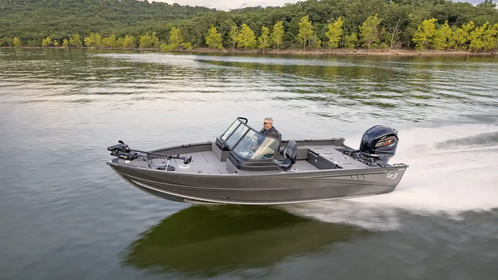 Angler V19 FS Running R L 1
